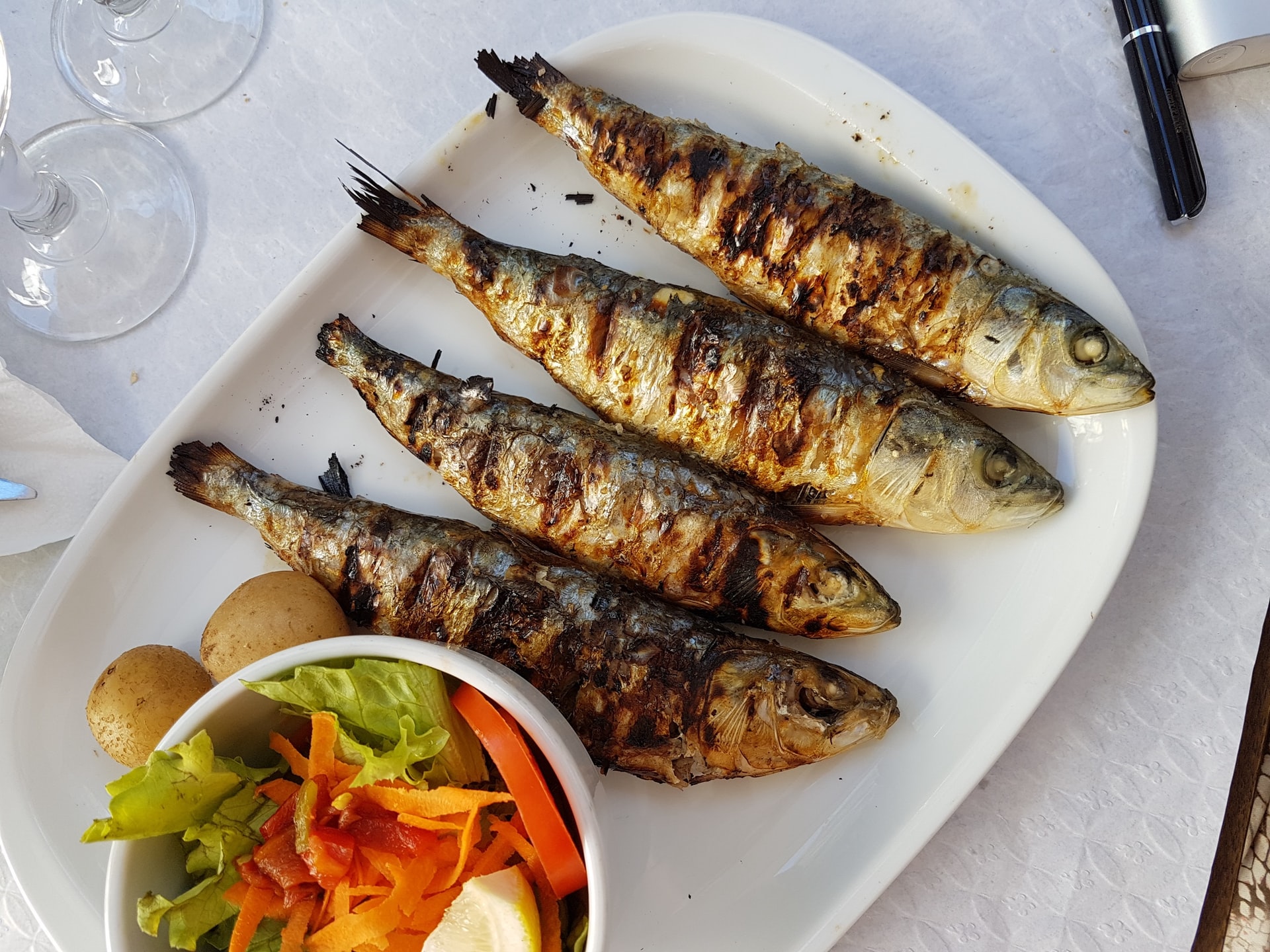 Sardines grillées et ses pommes de terre à l'ail - Les Pépites de Noisette