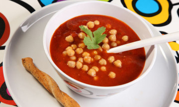 Soupe de tomates au poulet et aux pois chiches